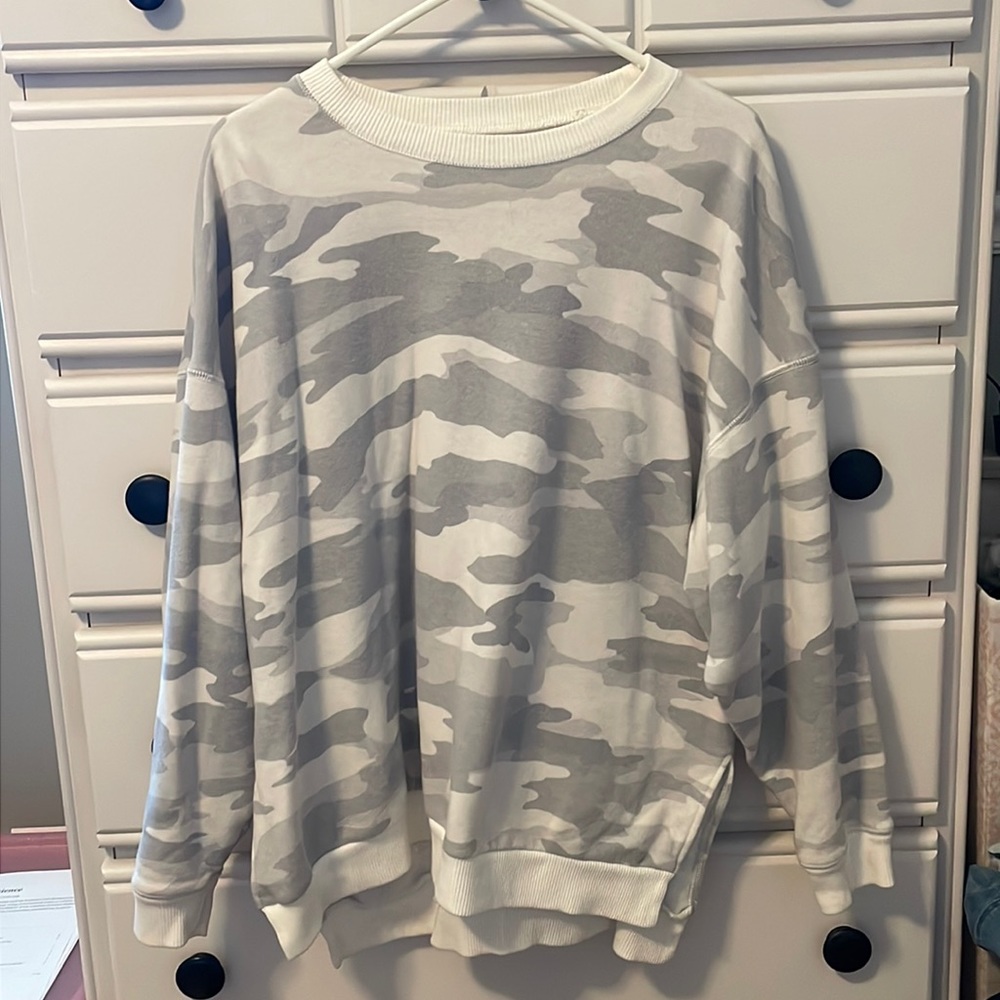 American Eagle crewneck